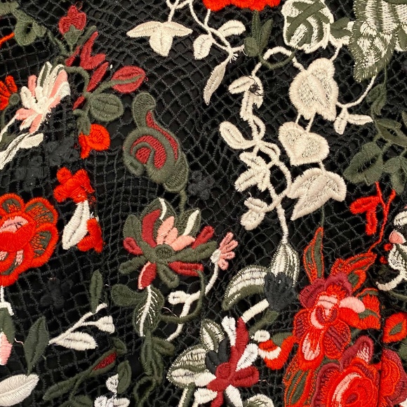 Beautiful all thick lace Thurley dress - Picture 4 of 8